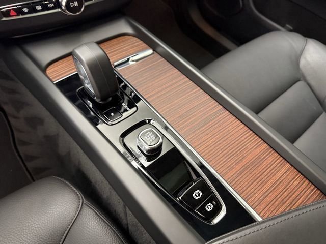 Certified 2023 Volvo XC60 B5 Plus w/ Climate Package image 21