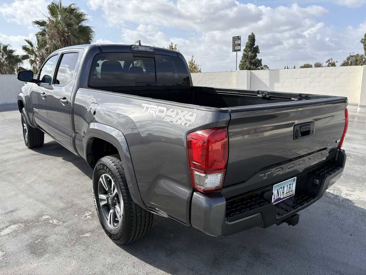 Used 2017 Toyota Tacoma TRD Sport image 17