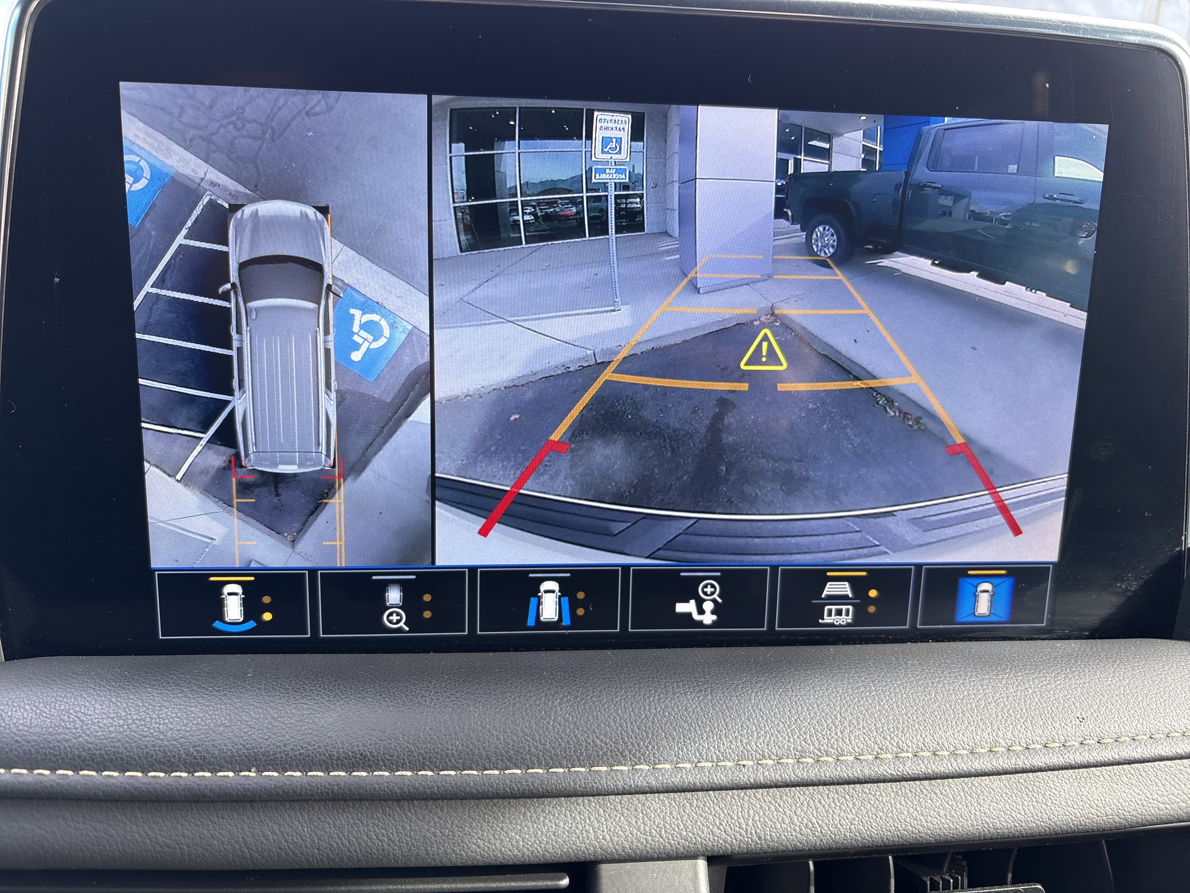 Used 2021 Chevrolet Tahoe Premier w/ Premium Package image 22