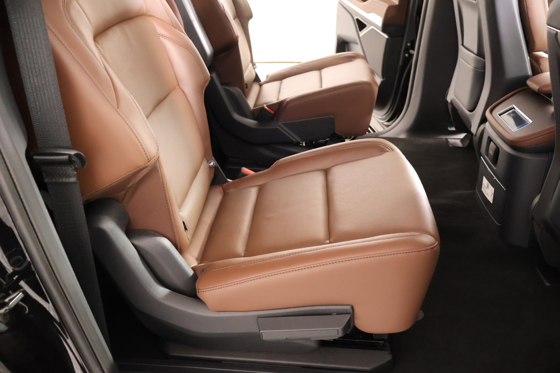 New 2026 Lincoln Navigator L Reserve AWD/4WD image 16