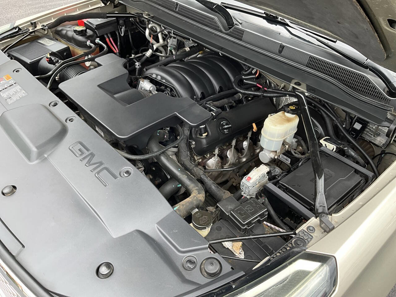 Used 2015 GMC Yukon Denali w/ Premium Package AWD/4WD image 38