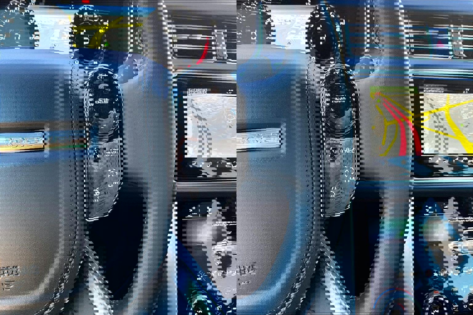 Used 2020 Land Rover Range Rover HSE image 24