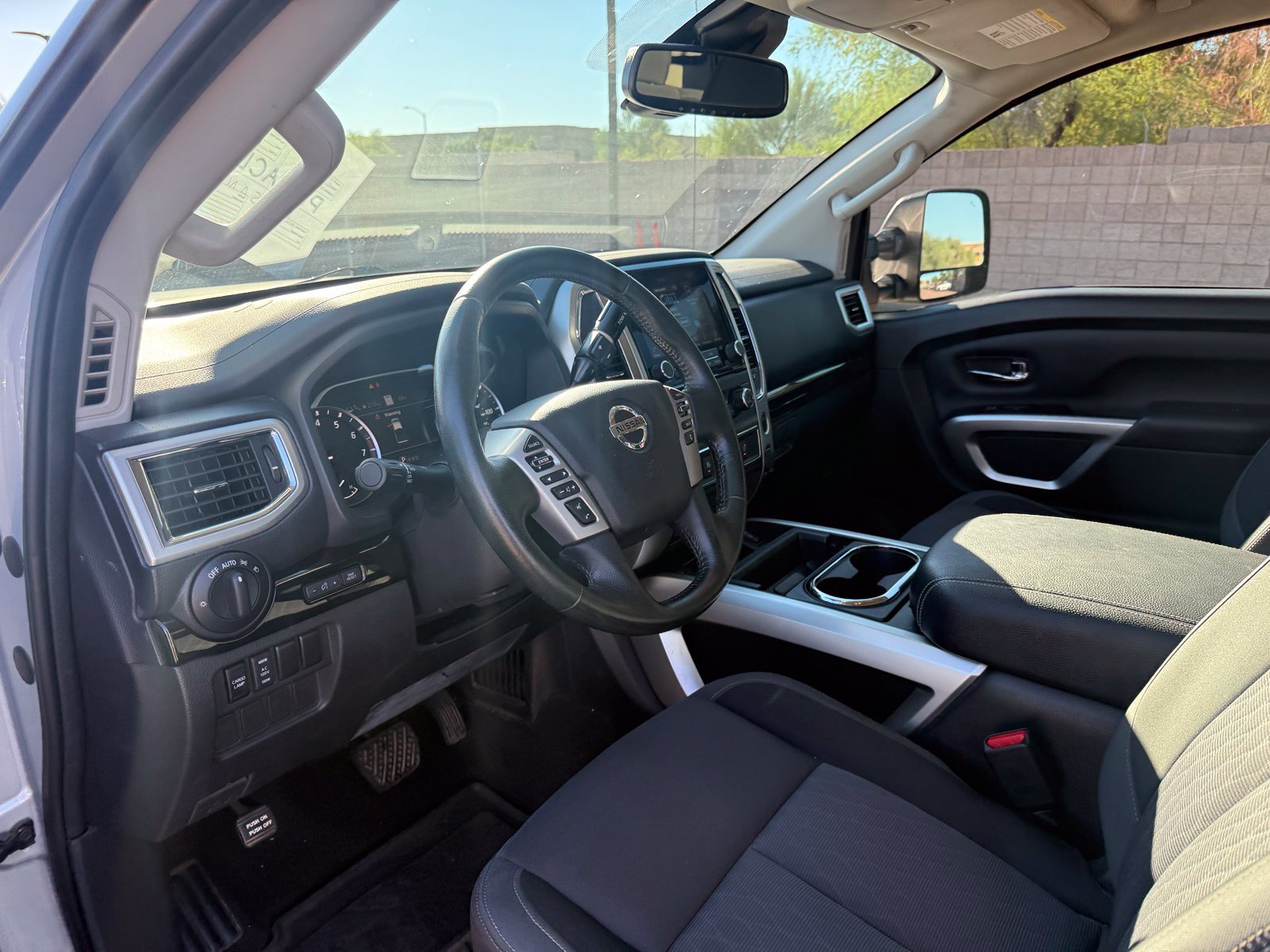 Used 2020 Nissan Titan SV w/ SV Convenience Package RWD image 15