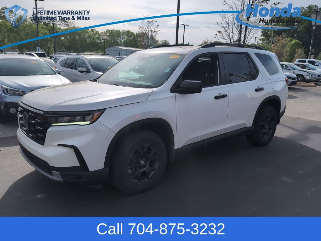 Used 2024 Honda Pilot TrailSport image 3
