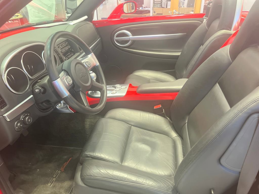Used 2004 Chevrolet SSR w/ Preferred Equipment Group RWD image 8