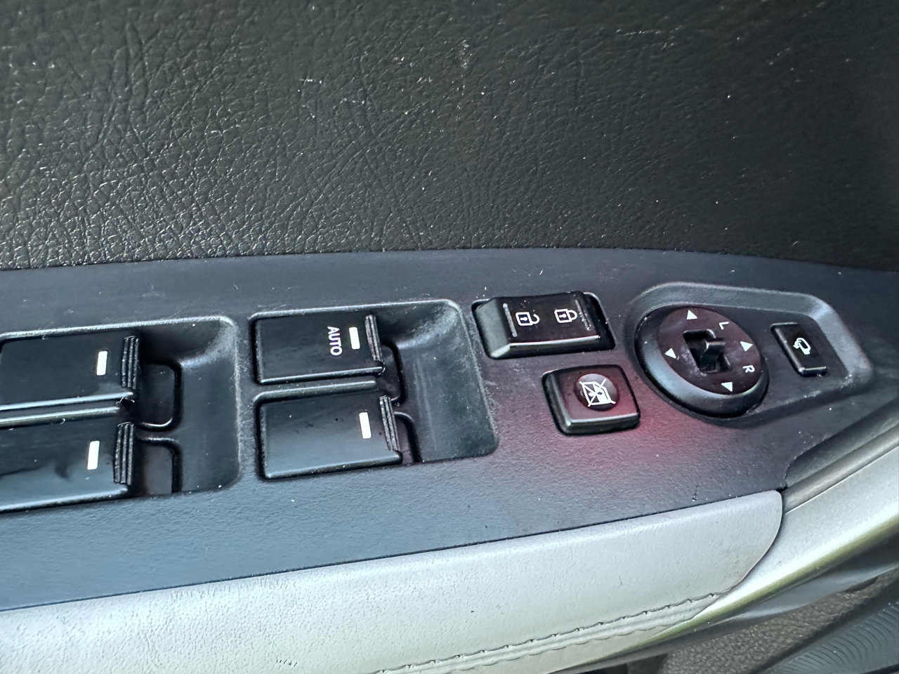 Used 2014 Kia Sorento SX w/ 3rd Row Package image 19