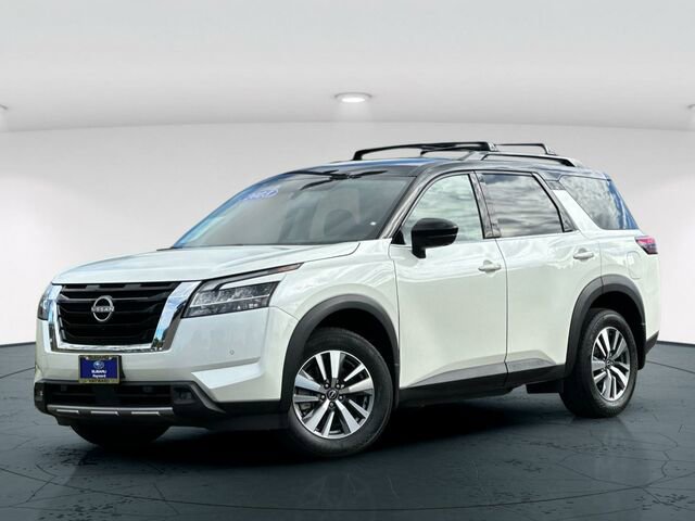 Used 2023 Nissan Pathfinder SL image 2