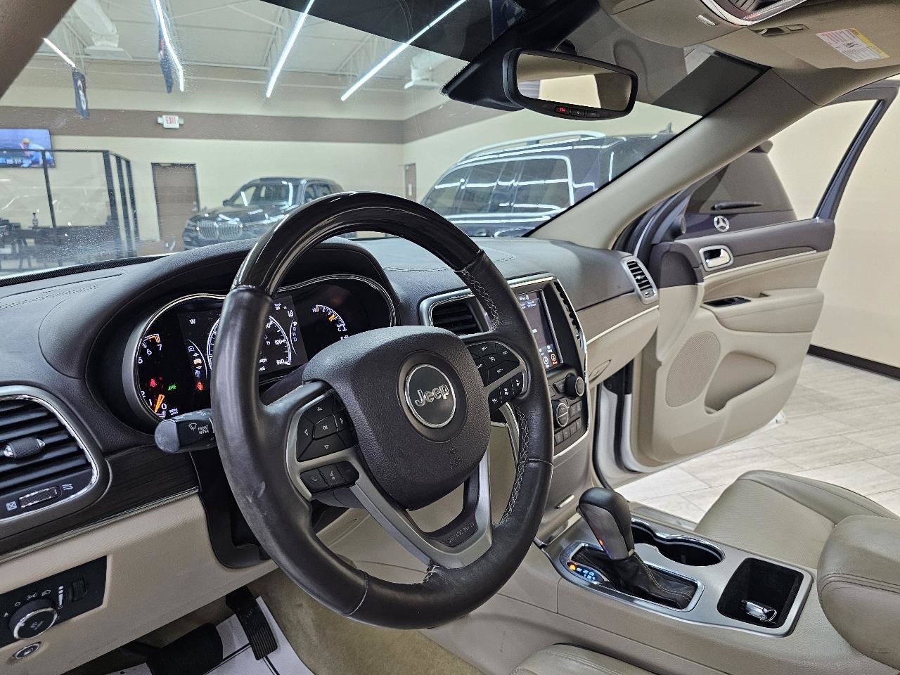 Used 2018 Jeep Grand Cherokee Overland RWD image 20