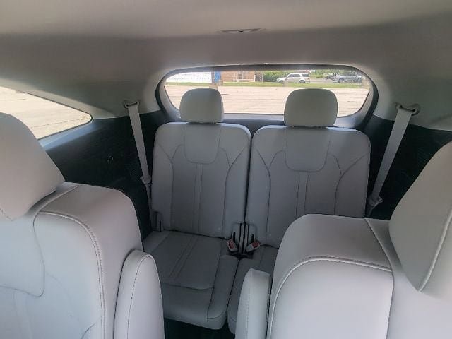 Used 2023 Kia Sorento EX w/ Panoramic Sunroof Package FWD image 12