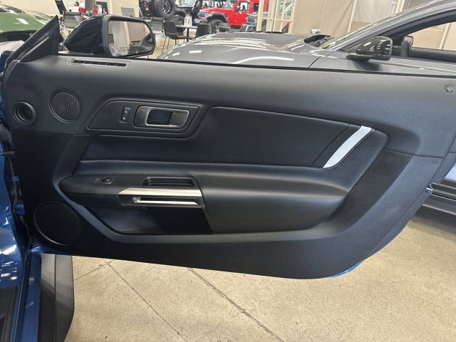 Used 2021 Ford Mustang Shelby GT500 w/ Technology Package image 17