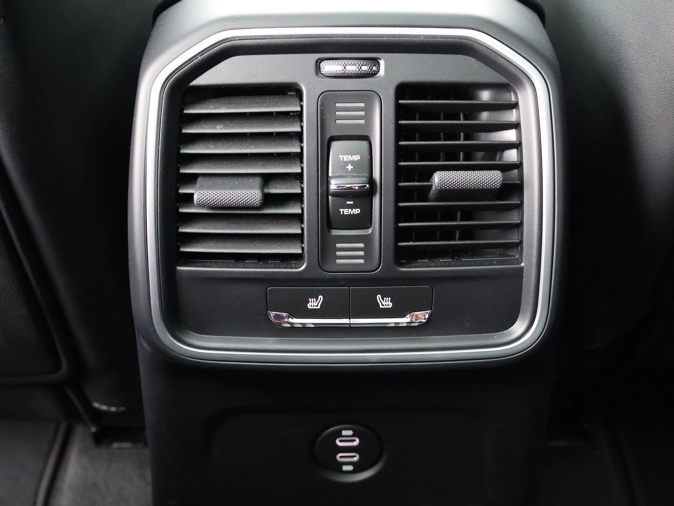 Certified 2026 Porsche Macan AWD/4WD image 24