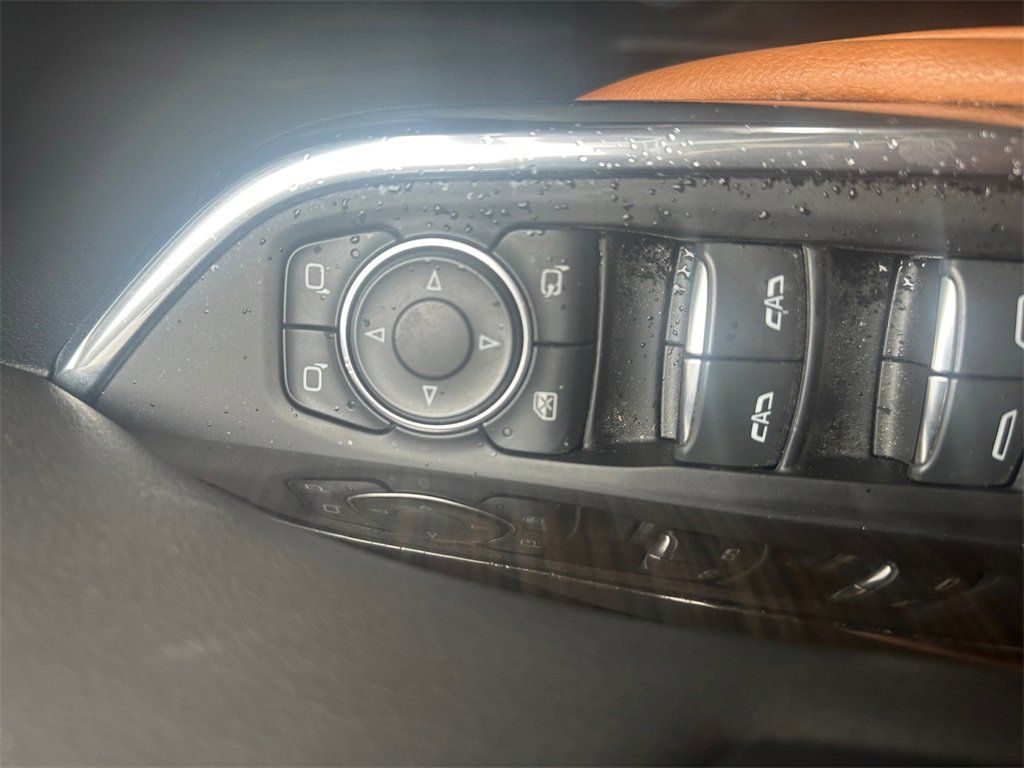 Used 2021 Cadillac XT4 Premium Luxury image 26