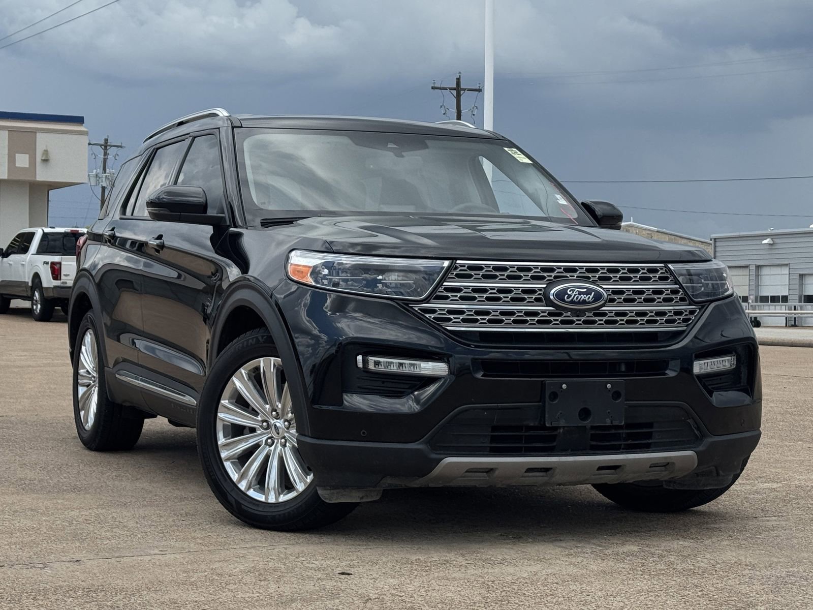 Used 2023 Ford Explorer Limited w/ Limited Technology Package RWD image 2