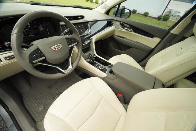 Used 2024 Cadillac XT6 Premium Luxury w/ Technology Package FWD image 26