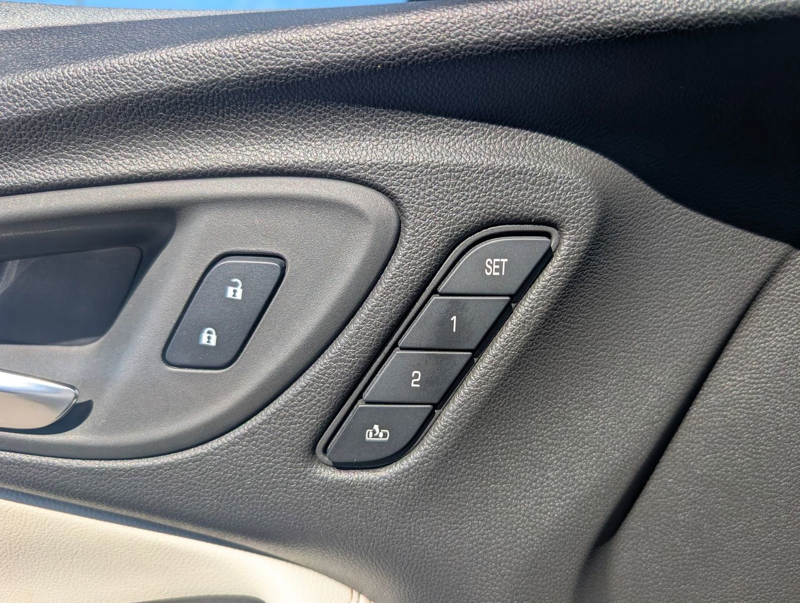 Used 2024 Buick Encore GX Avenir w/ Avenir Convenience Package image 8