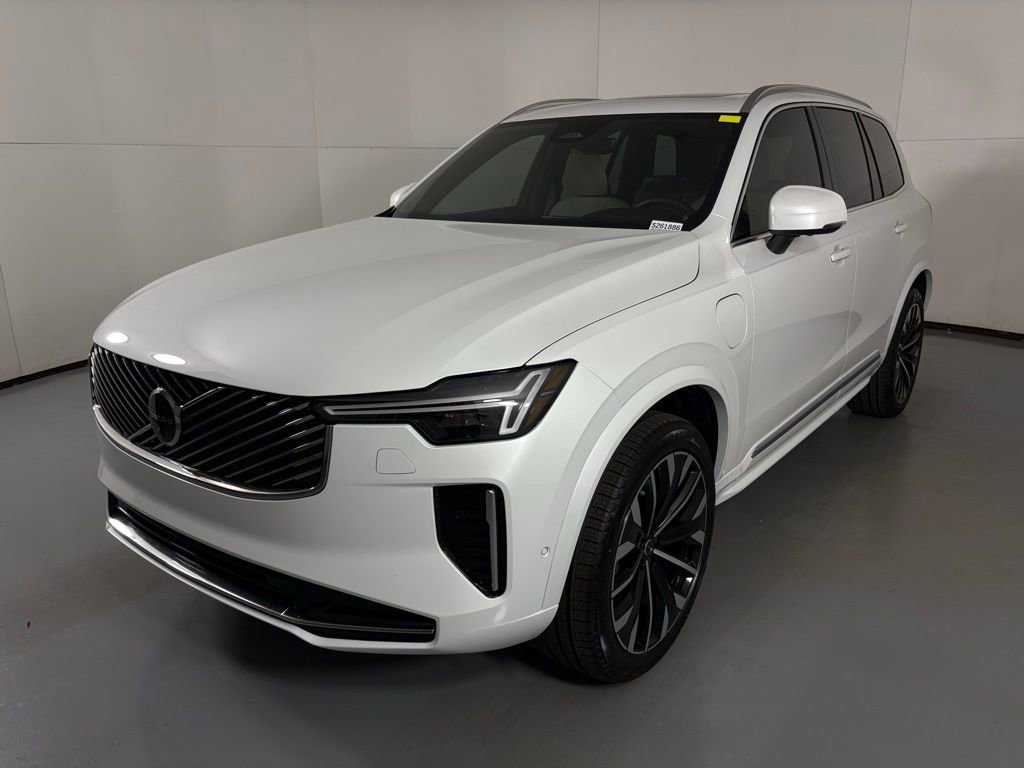 New 2026 Volvo XC90 T8 Plus w/ Protection Package image 4