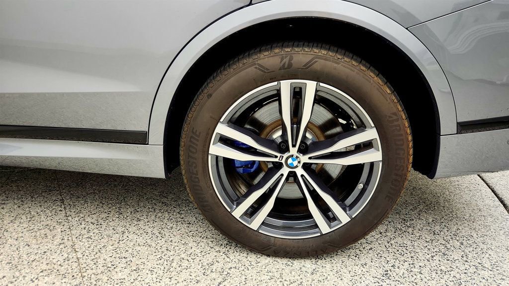 Used 2025 BMW X7 M60i AWD/4WD image 9