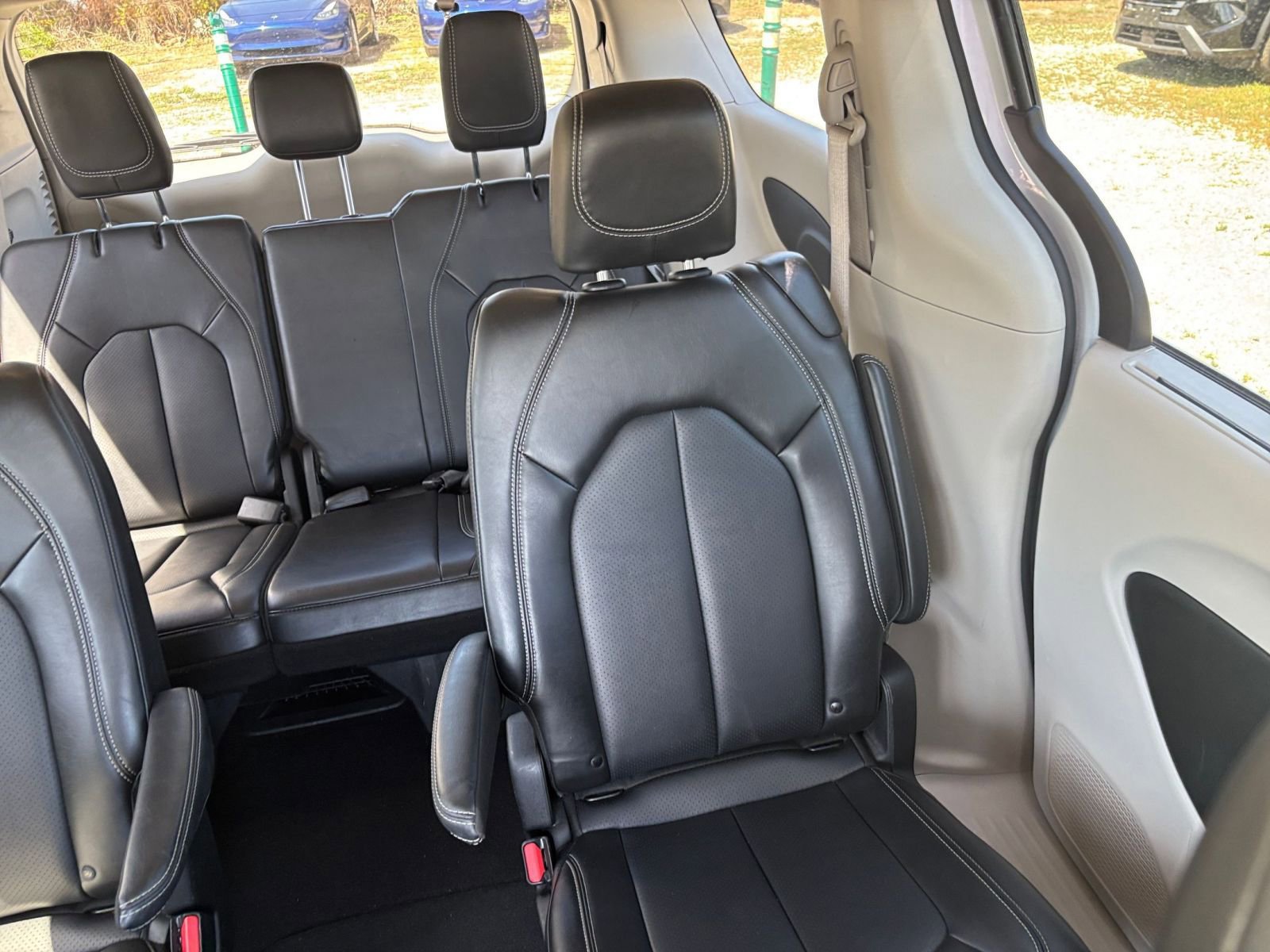 Used 2024 Chrysler Pacifica Touring-L FWD image 39