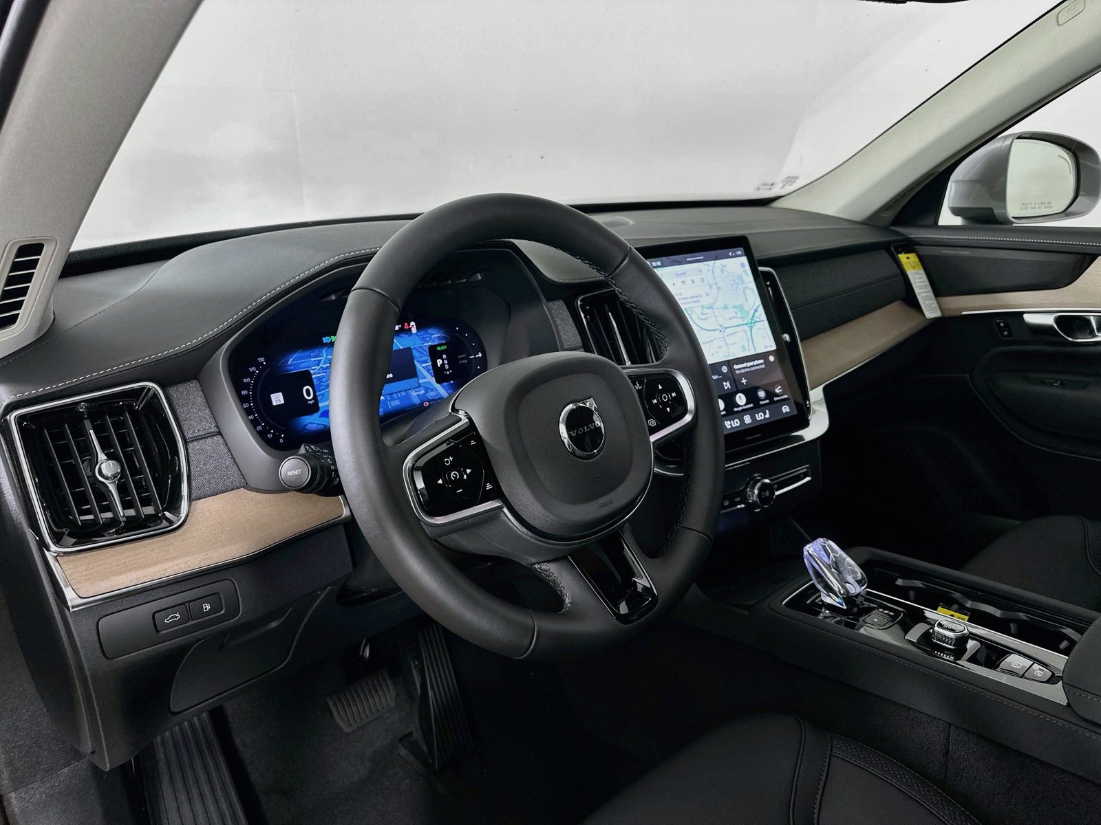 New 2026 Volvo XC90 T8 Plus w/ Protection Package Premier AWD/4WD image 31