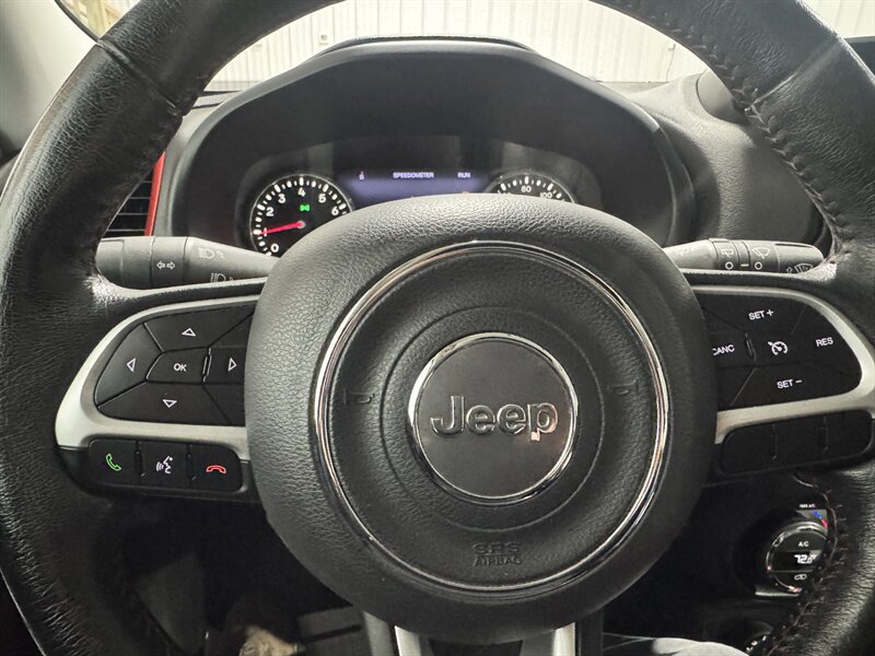 Used 2015 Jeep Renegade Trailhawk w/ Premium Leather Group AWD/4WD image 18