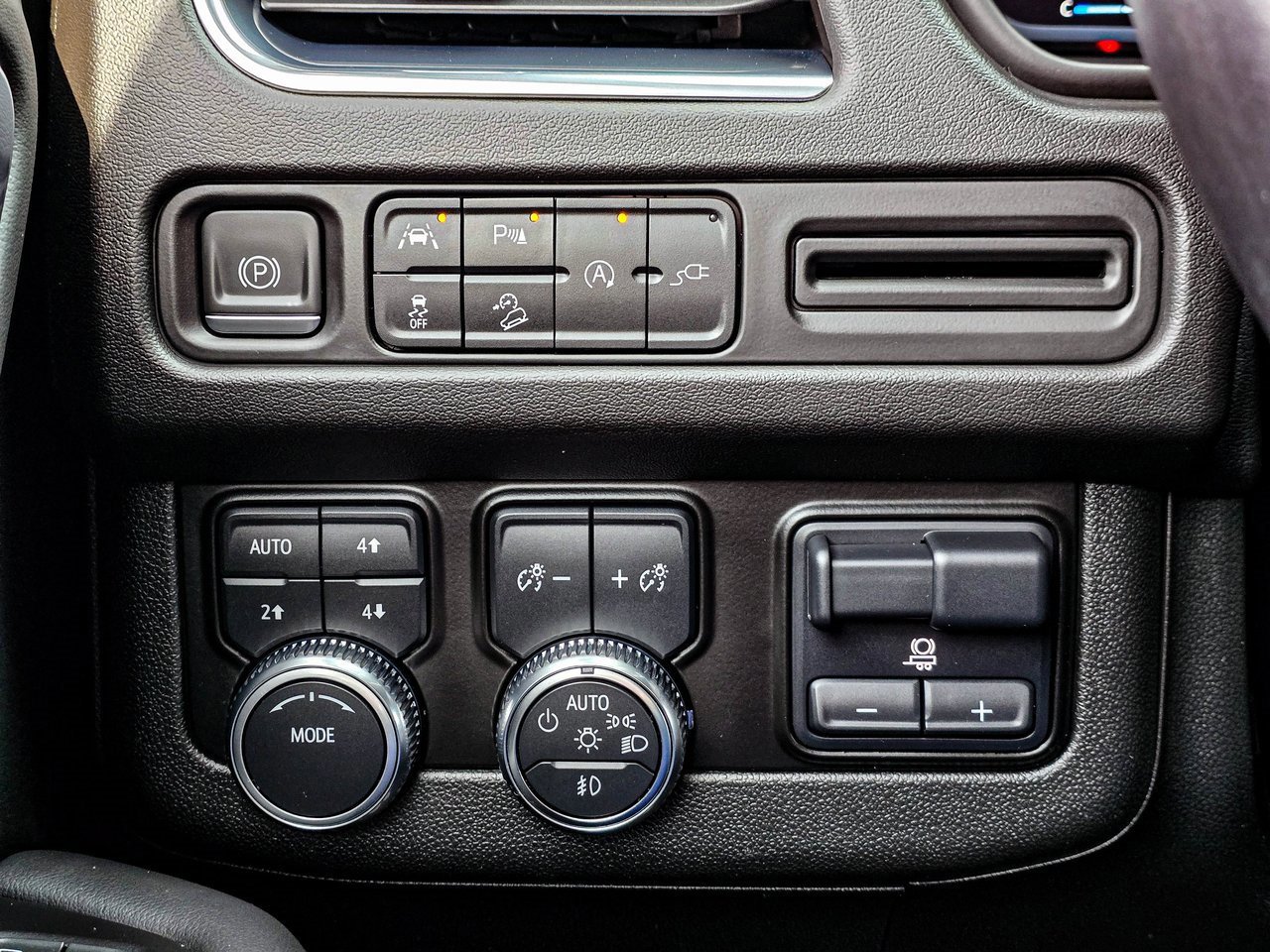 Used 2022 GMC Yukon AT4 w/ Max Trailering Package image 60