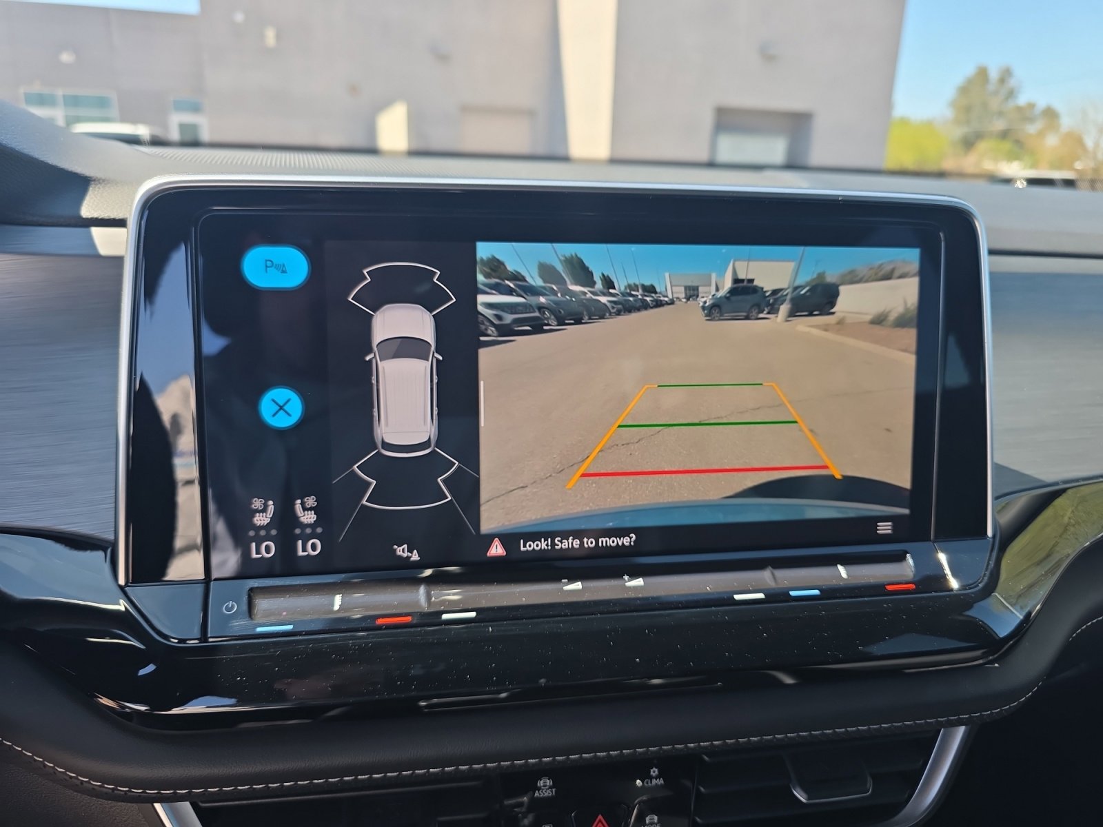 Used 2024 Volkswagen Atlas Cross Sport SE image 29