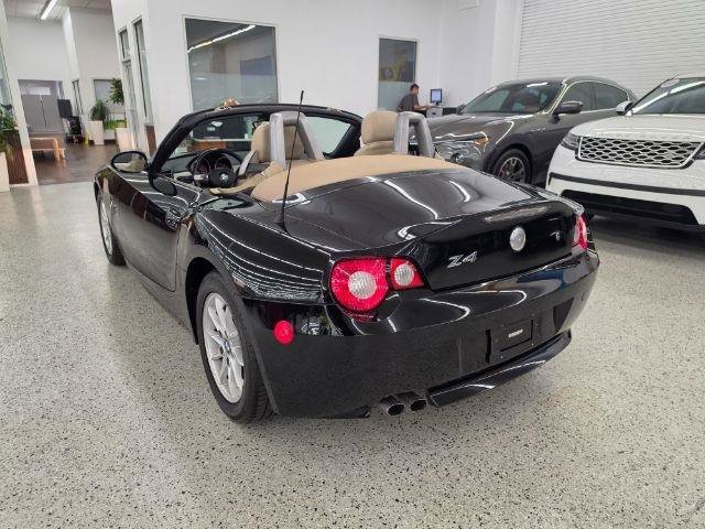 Used 2005 BMW Z4 2.5i RWD image 12