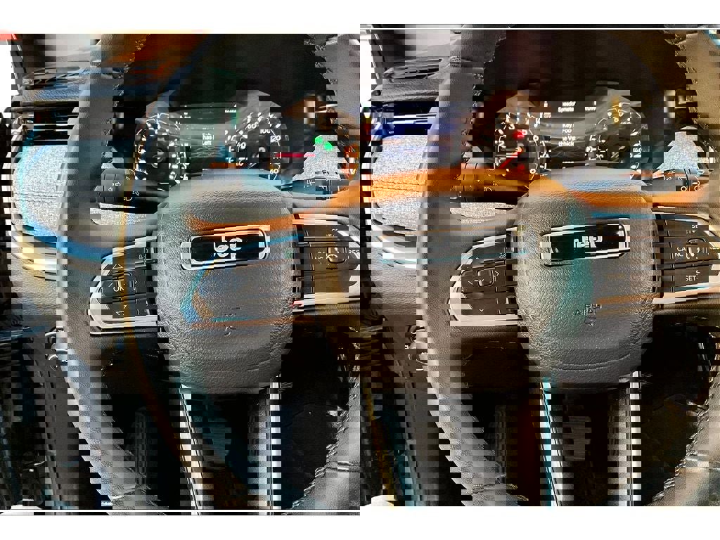 Used 2024 Jeep Compass Latitude image 21