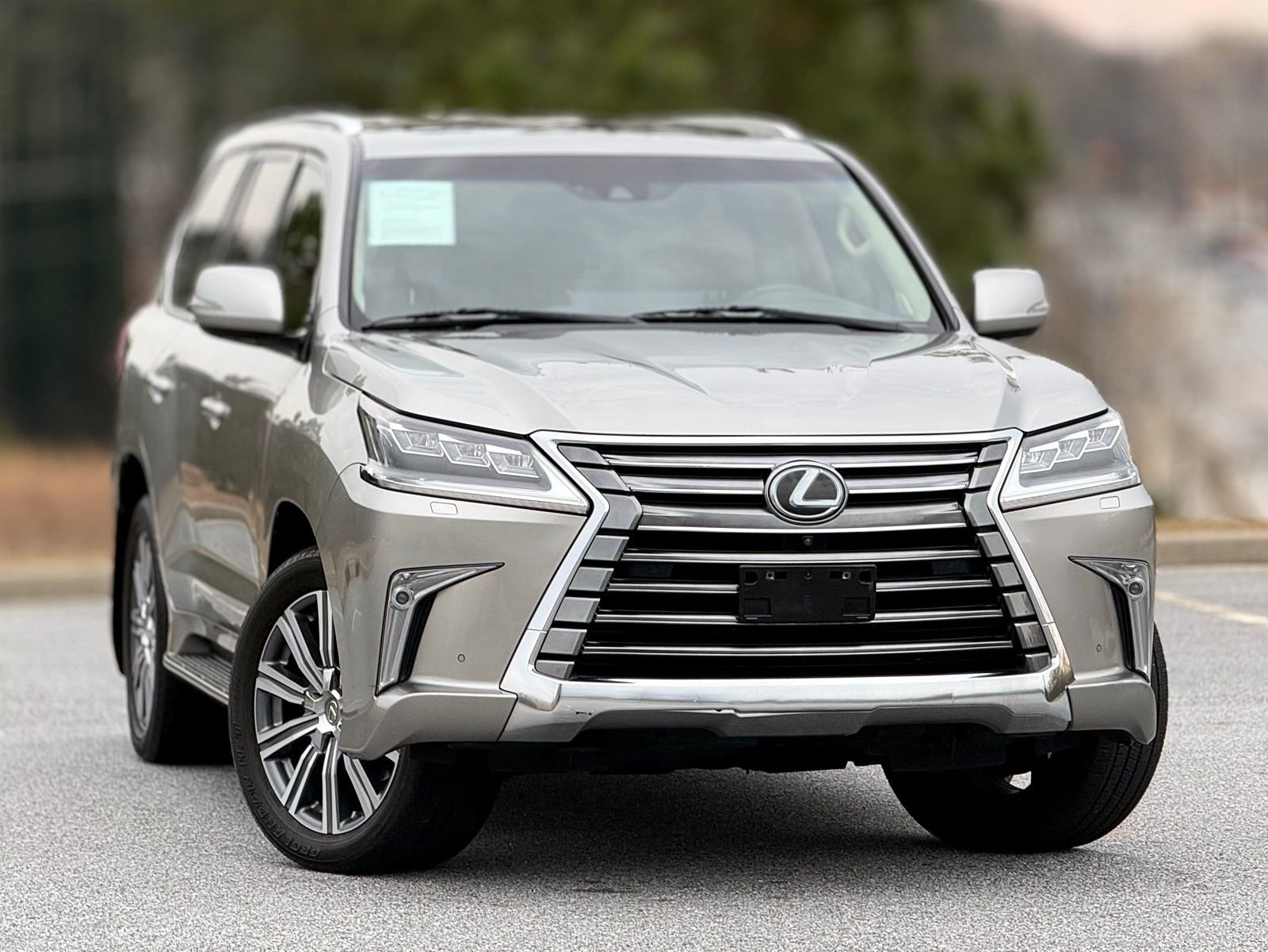 Used 2016 Lexus LX 570 4WD w/ Luxury Package image 3