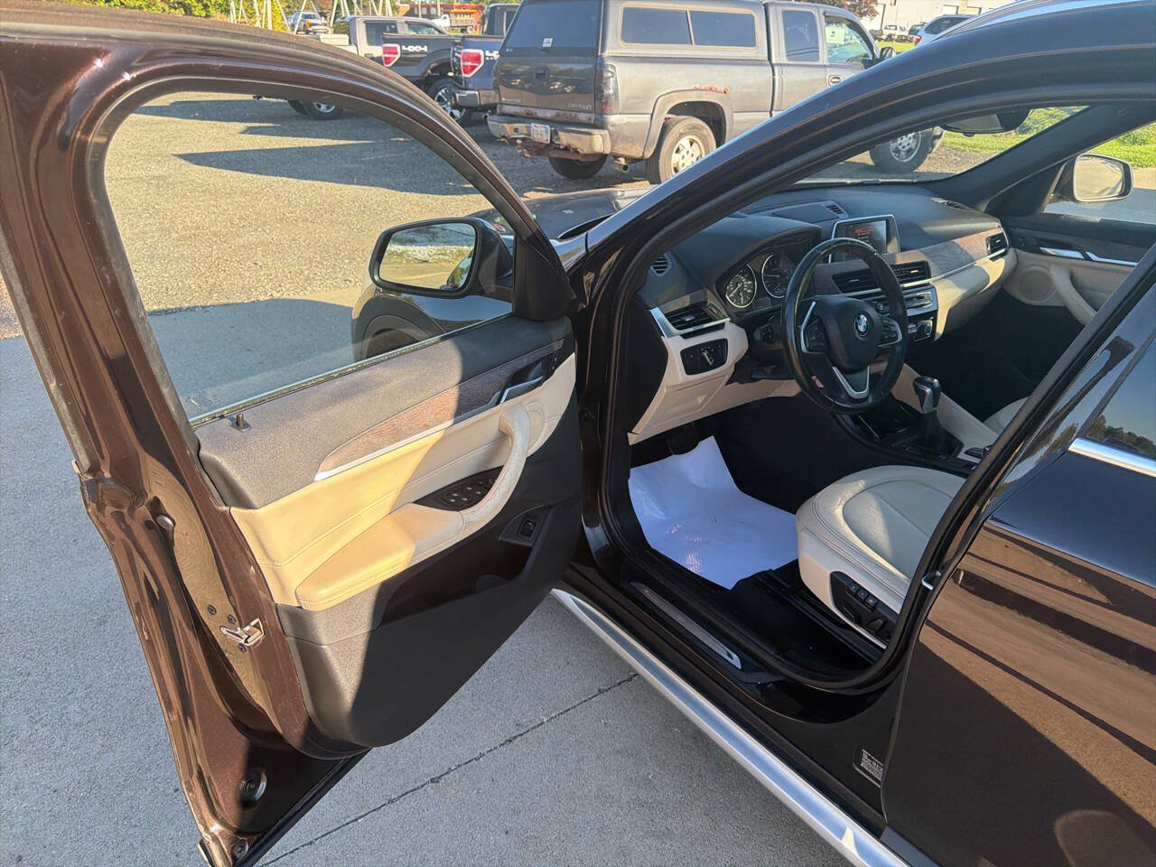 Used 2017 BMW X1 xDrive28i AWD/4WD image 11