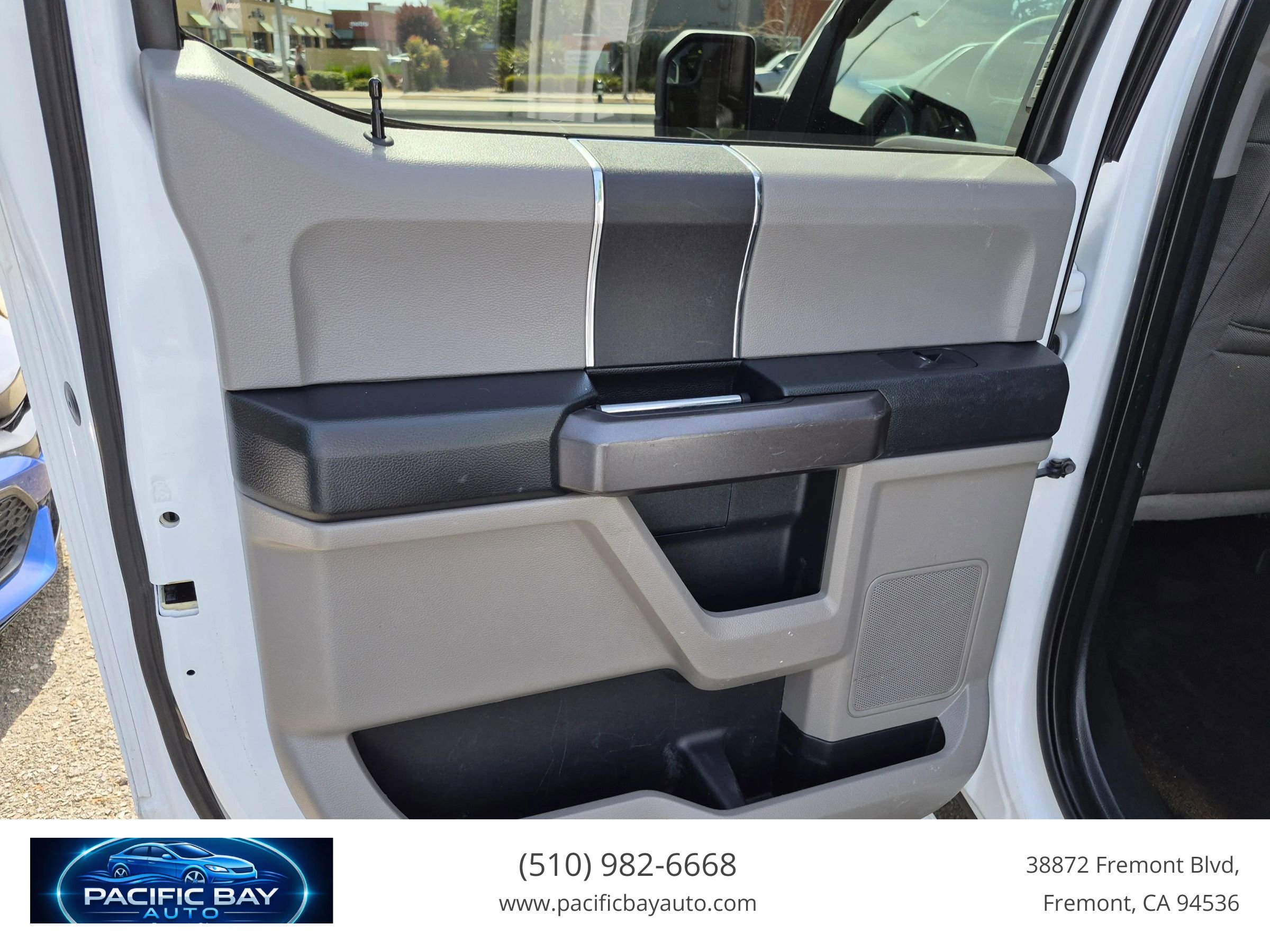 Used 2015 Ford F150 XLT w/ Trailer Tow Package image 12