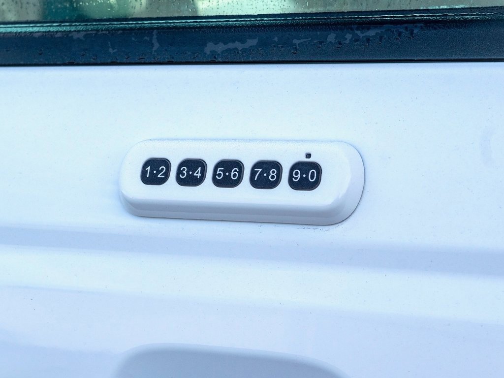 Used 2022 Ford Bronco Black Diamond image 7