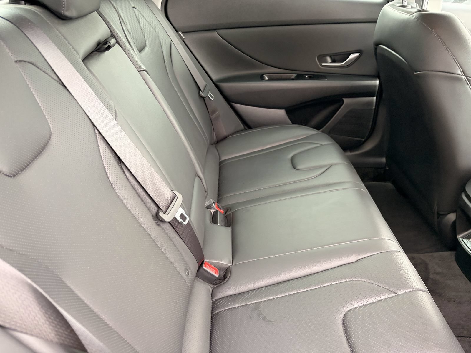 Used 2025 Hyundai Elantra Limited FWD image 13