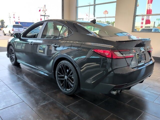 Used 2025 Toyota Camry SE image 5