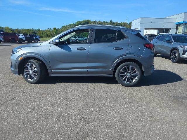 Used 2022 Buick Encore GX Select w/ Sport Touring Package FWD image 31