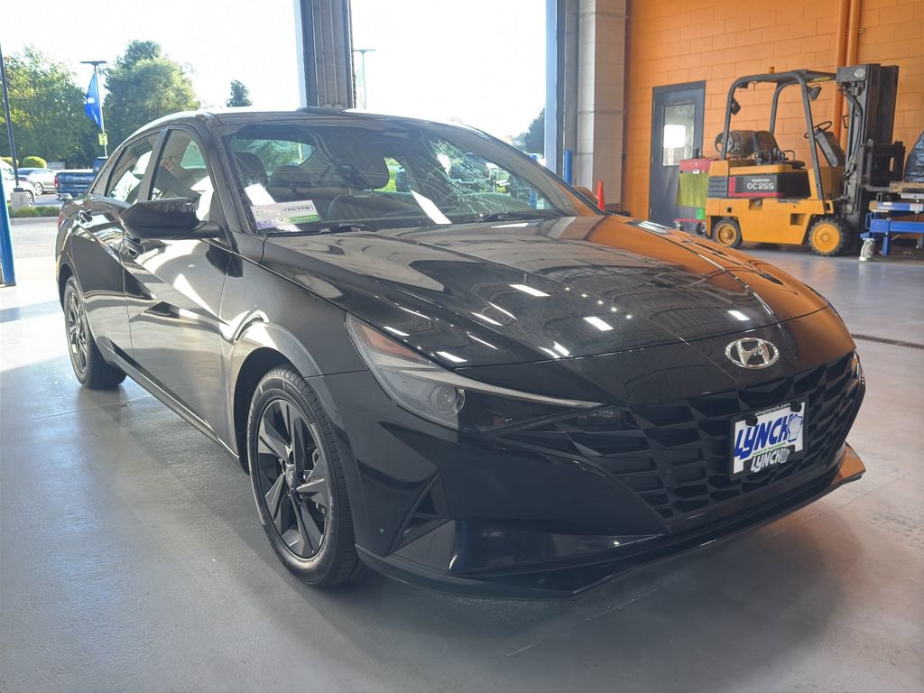 Used 2023 Hyundai Elantra SEL w/ Cargo Package image 7