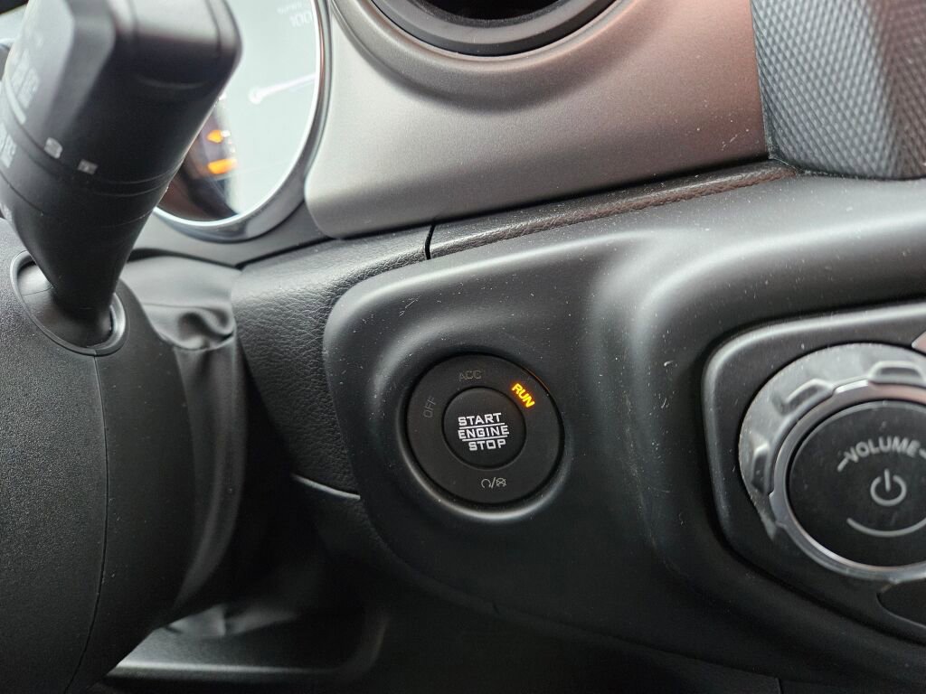 Used 2023 Jeep Wrangler Unlimited AWD/4WD image 25