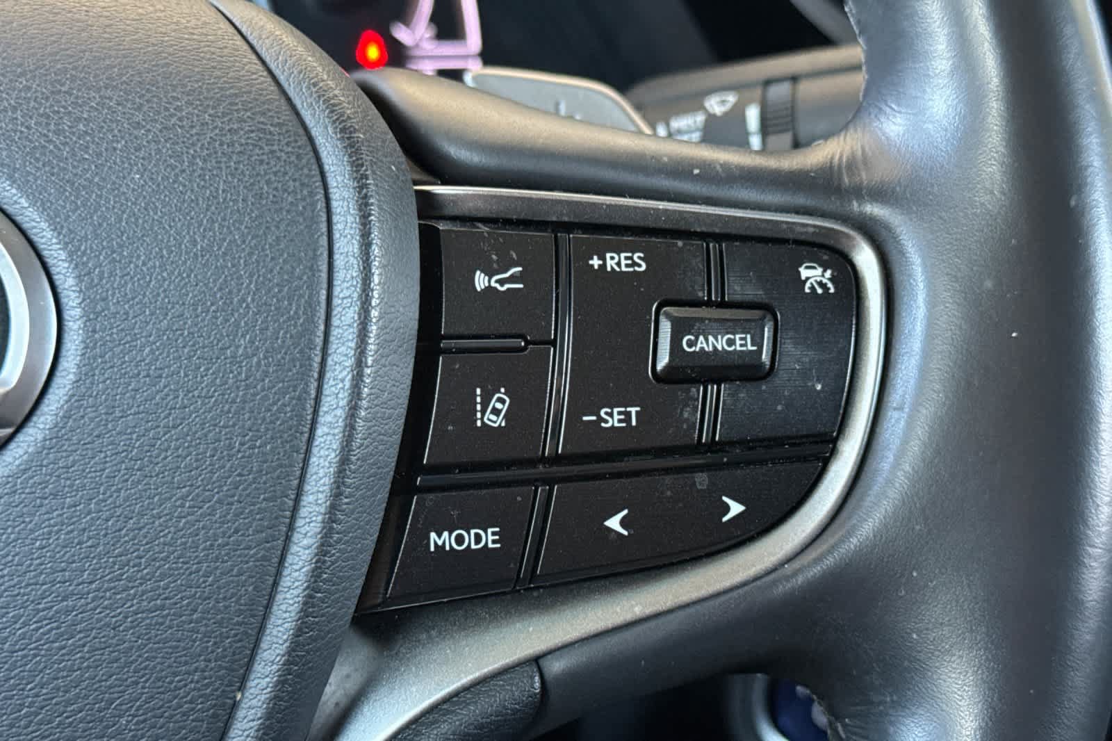 Used 2022 Lexus ES 300h w/ Premium Package FWD image 25