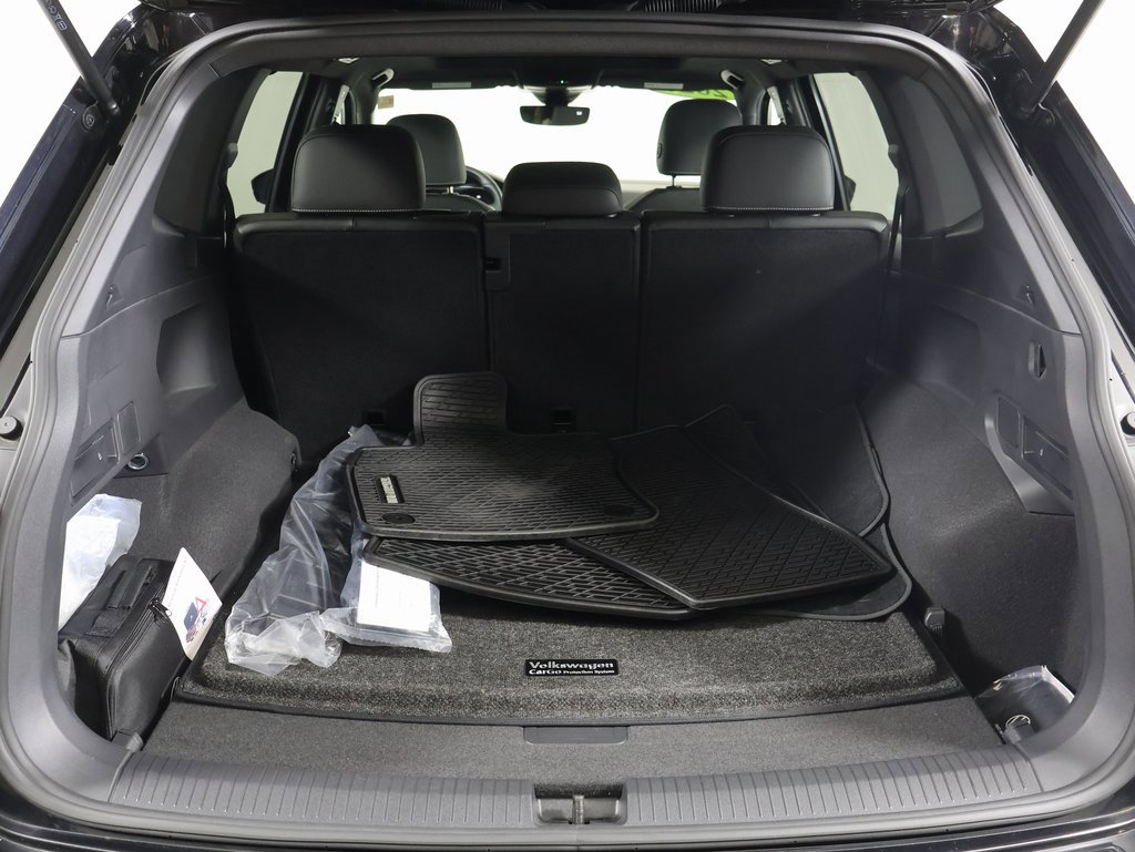 Used 2023 Volkswagen Tiguan SE R-Line image 17
