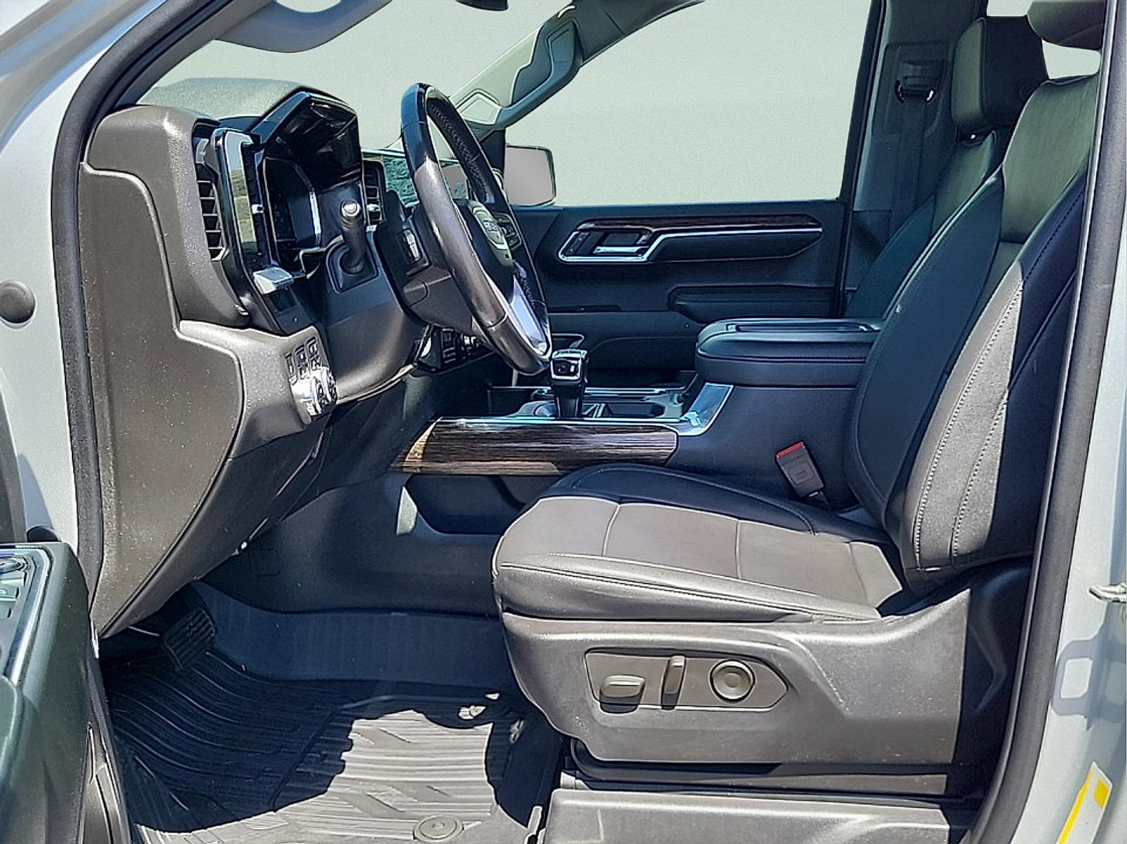 Used 2022 GMC Sierra 1500 Elevation w/ Elevation Premium Package AWD/4WD image 13