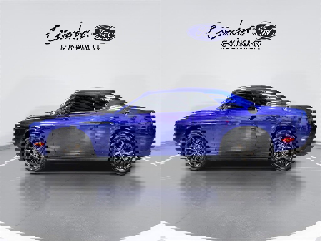 Used 2021 Dodge Challenger SXT w/ Blacktop Package image 5