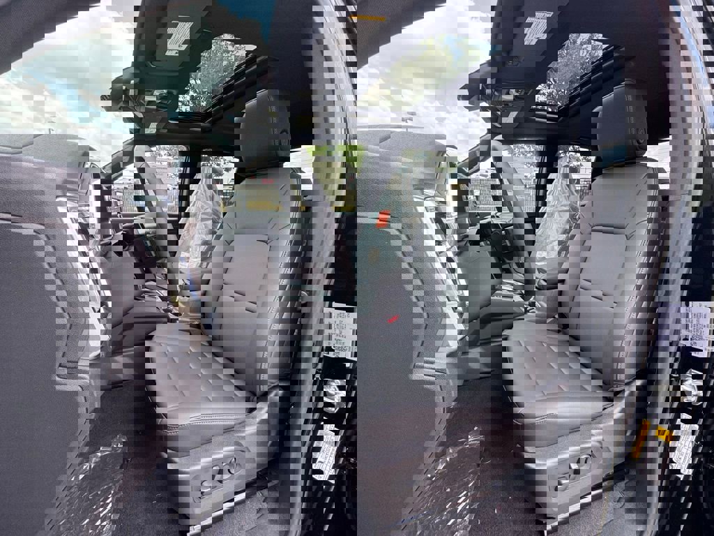 New 2026 GMC Canyon Elevation w/ Convenience Package image 5