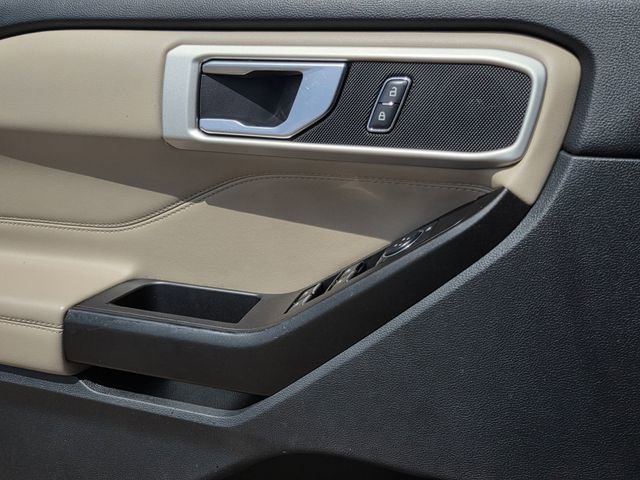 Used 2020 Ford Explorer XLT w/ Equipment Group 202A RWD image 18