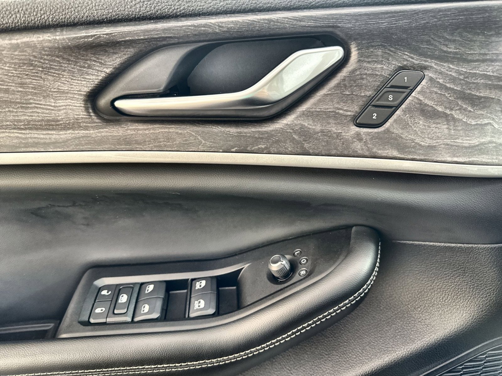 Used 2023 Jeep Grand Cherokee L Limited image 15