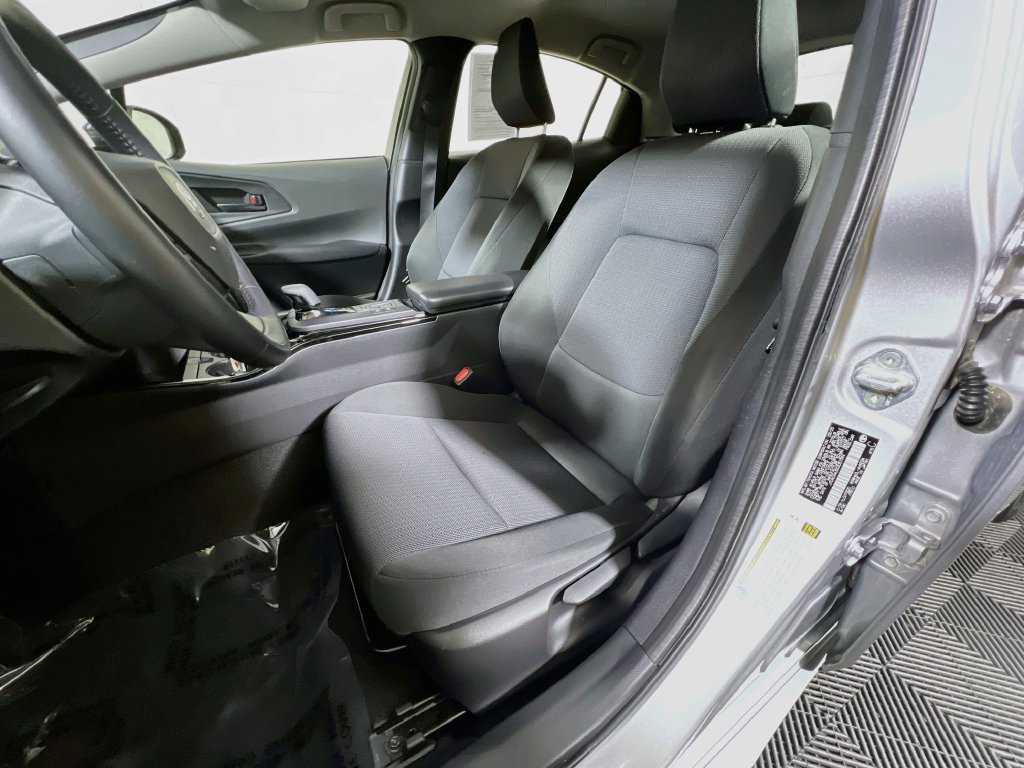 Certified 2025 Toyota Prius LE FWD image 18
