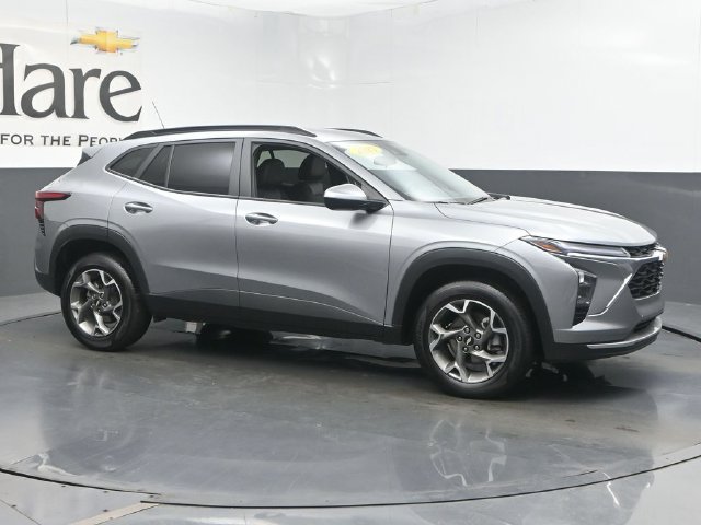 Used 2025 Chevrolet Trax LT FWD image 6