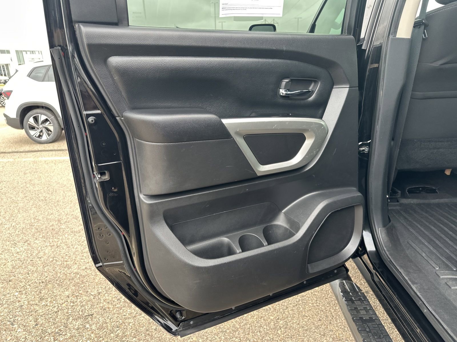 Used 2017 Nissan Titan SV AWD/4WD image 25