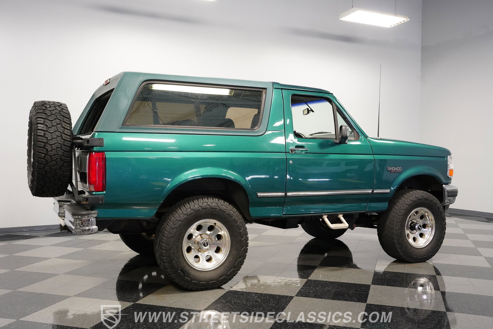 Used 1996 Ford Bronco XLT image 13