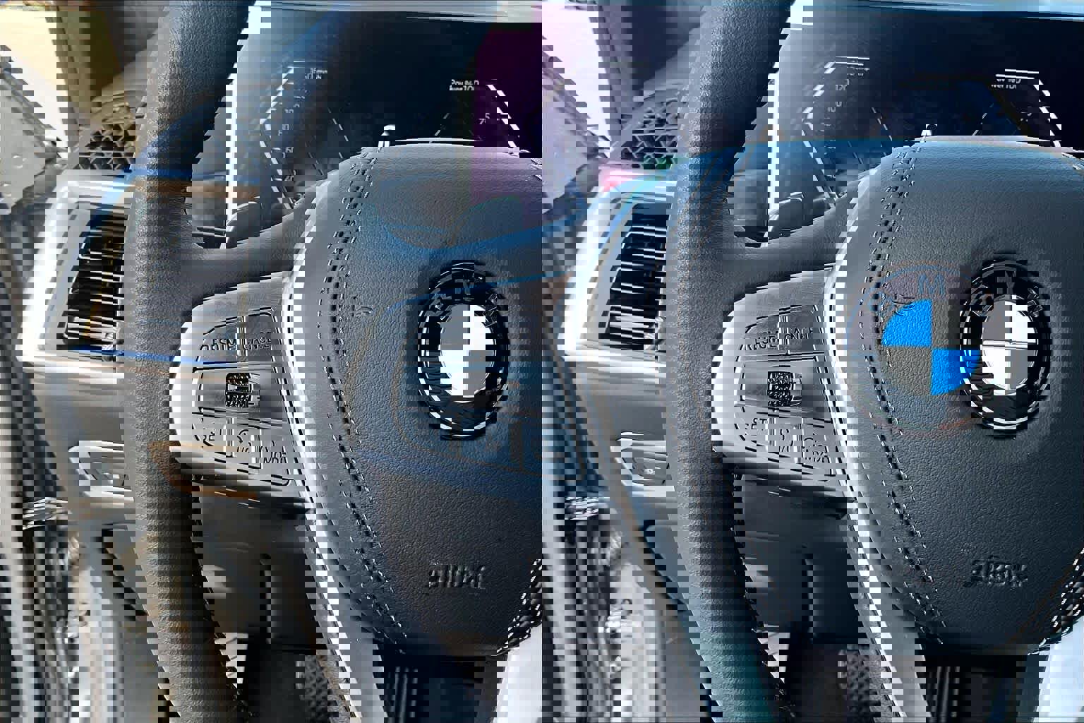 Used 2026 BMW X7 xDrive40i w/ Executive Package image 26