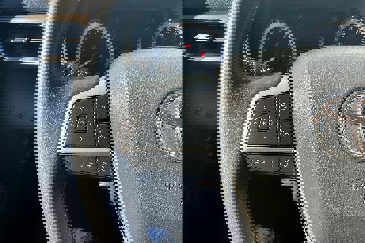 Used 2024 Toyota Highlander LE image 23